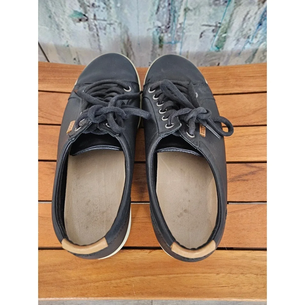 ECCO Soft 7 Sneaker 7 Black Leather Low Top Lace Up Comfort Minimalist Classic